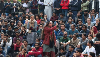 طالب علم رہنما کی گرفتاری کیخلاف بھارت کی مختلف جامعات میں مظاہرے
