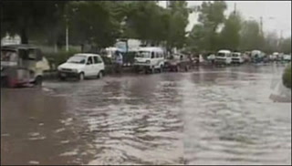 کراچی میں تیسرے روز بھی پانی کی پائپ لائن کی مرمت نہ ہوسکی، شہری بوند بوند کو ترس گئے