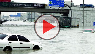 متحدہ عرب امارات میں طوفانی بارشیں؛ شارجہ میں سیلاب کی وارننگ جاری