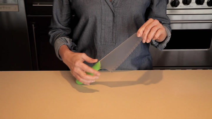 Preview image of OXO Lettuce Knife video