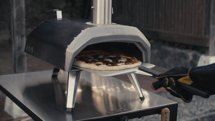 Preview image of Ooni Karu Wood & Charcoal Fired Pizza Oven video