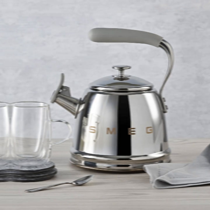 Preview image of Smeg Whistling Stovetop Kettle video